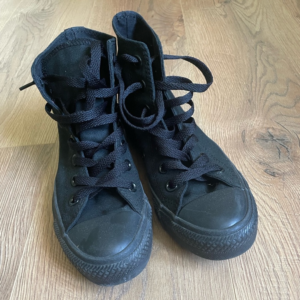 Black high top converse